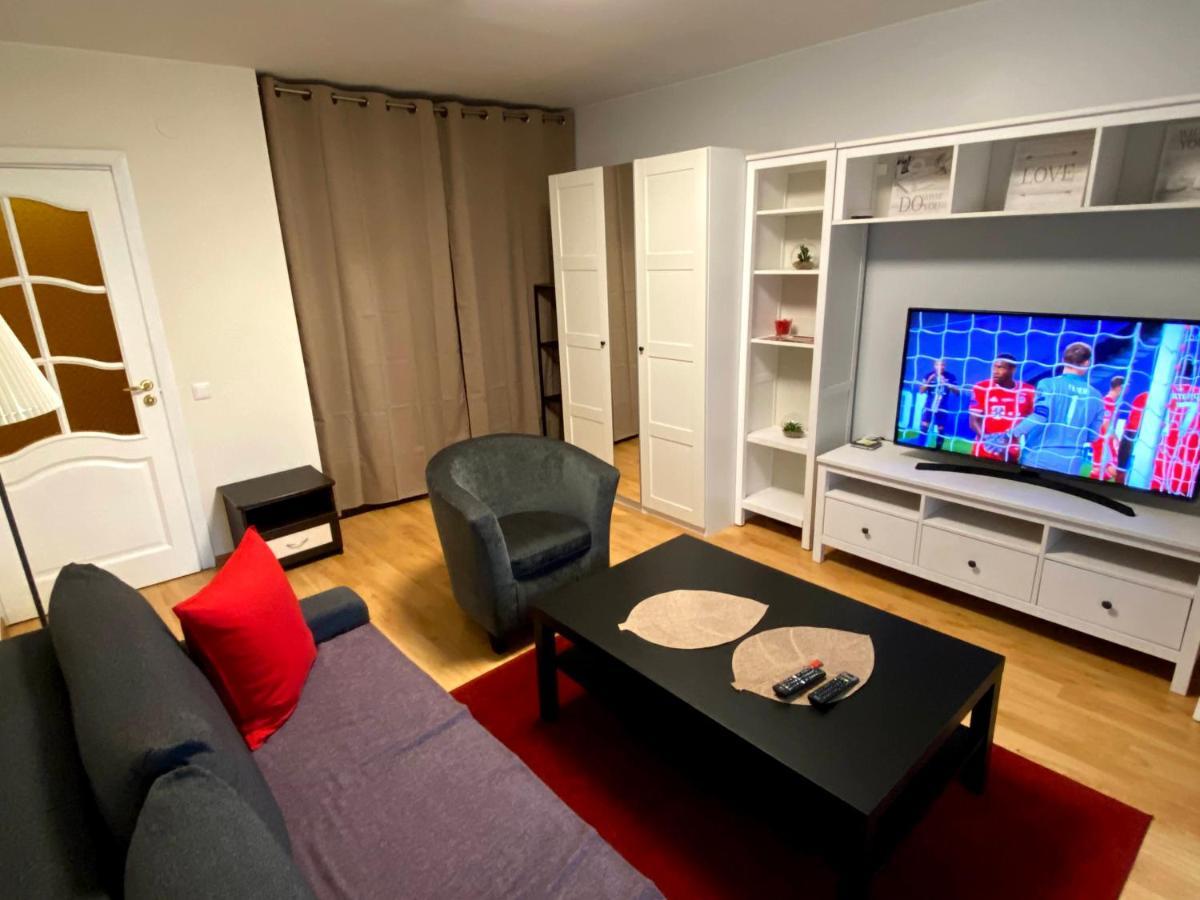 Your Home - Central Studio Apartment, Balcony, Parking & Self Check-In VNO Kültér fotó