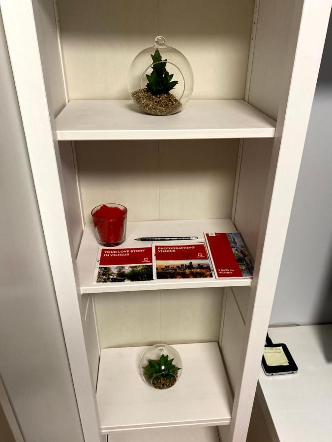 Your Home - Central Studio Apartment, Balcony, Parking & Self Check-In VNO Kültér fotó
